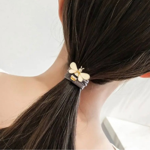 💢New💢2 pcs Bee& Daisy 🐝Woman Girl Hair Tie🥰🌼 - Picture 2 of 3